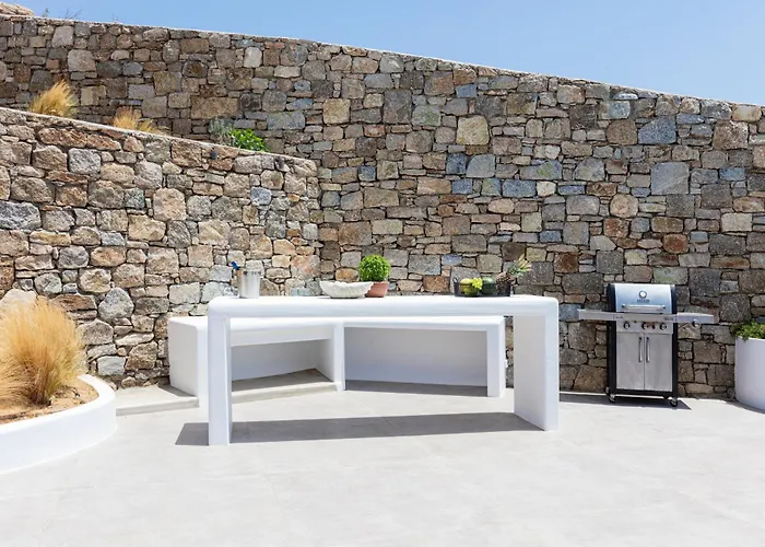 Lydia With Stunning View, By Red Windmill 卡拉法蒂斯